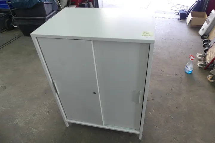 Schiebetürenschrank Maße in cm ca. 80 x 55 x 110